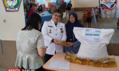 PENYALURAN BANTUAN PANGAN DI BITUNG BERJALAN LANCAR, SINERGI KELURAHAN WANGURER BARAT BITUNG-BULOG-DINSOS BUAHKAN BANTUAN PANGAN LANCAR